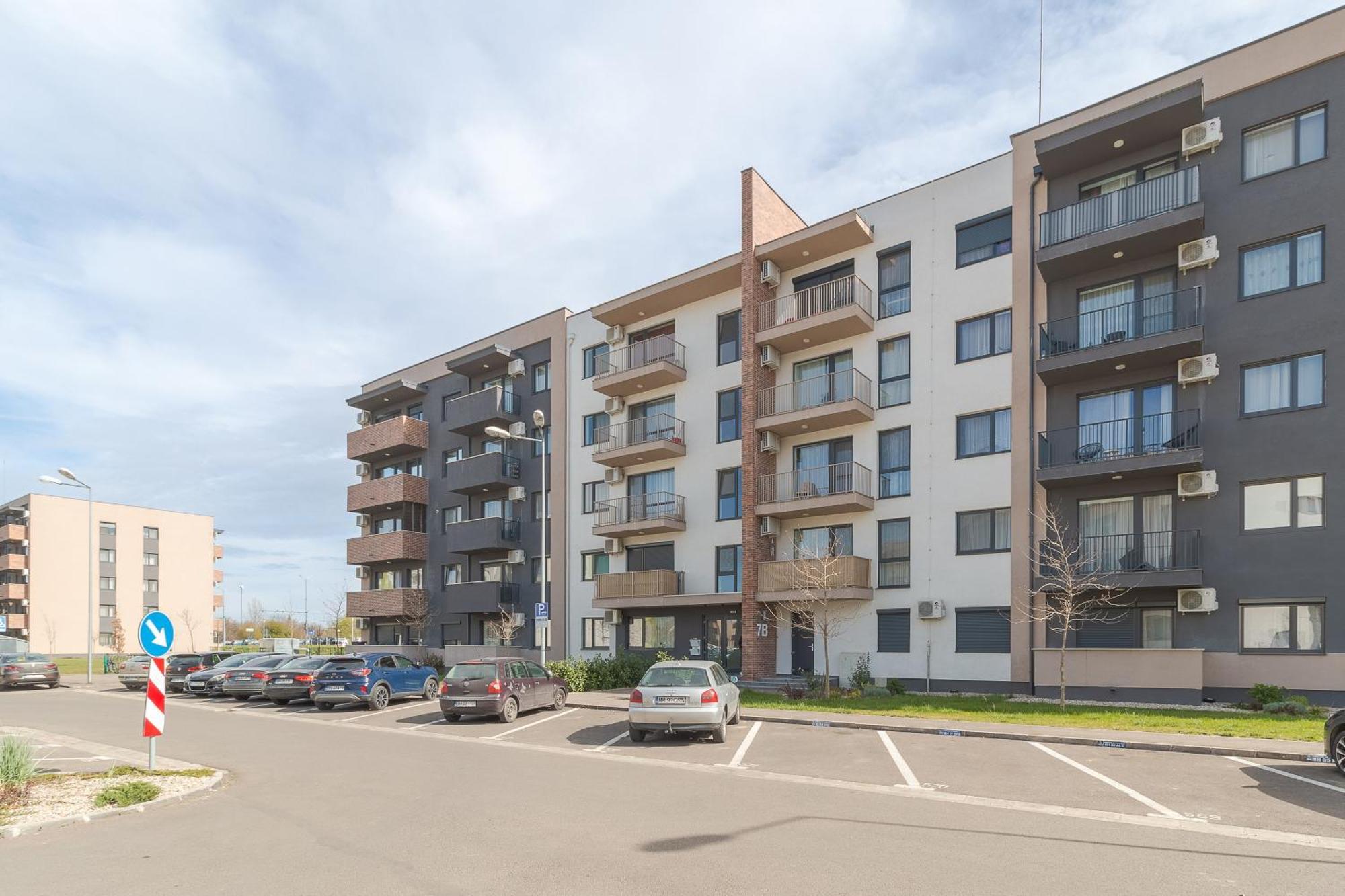 Riverside Retreat Oradea Exterior photo